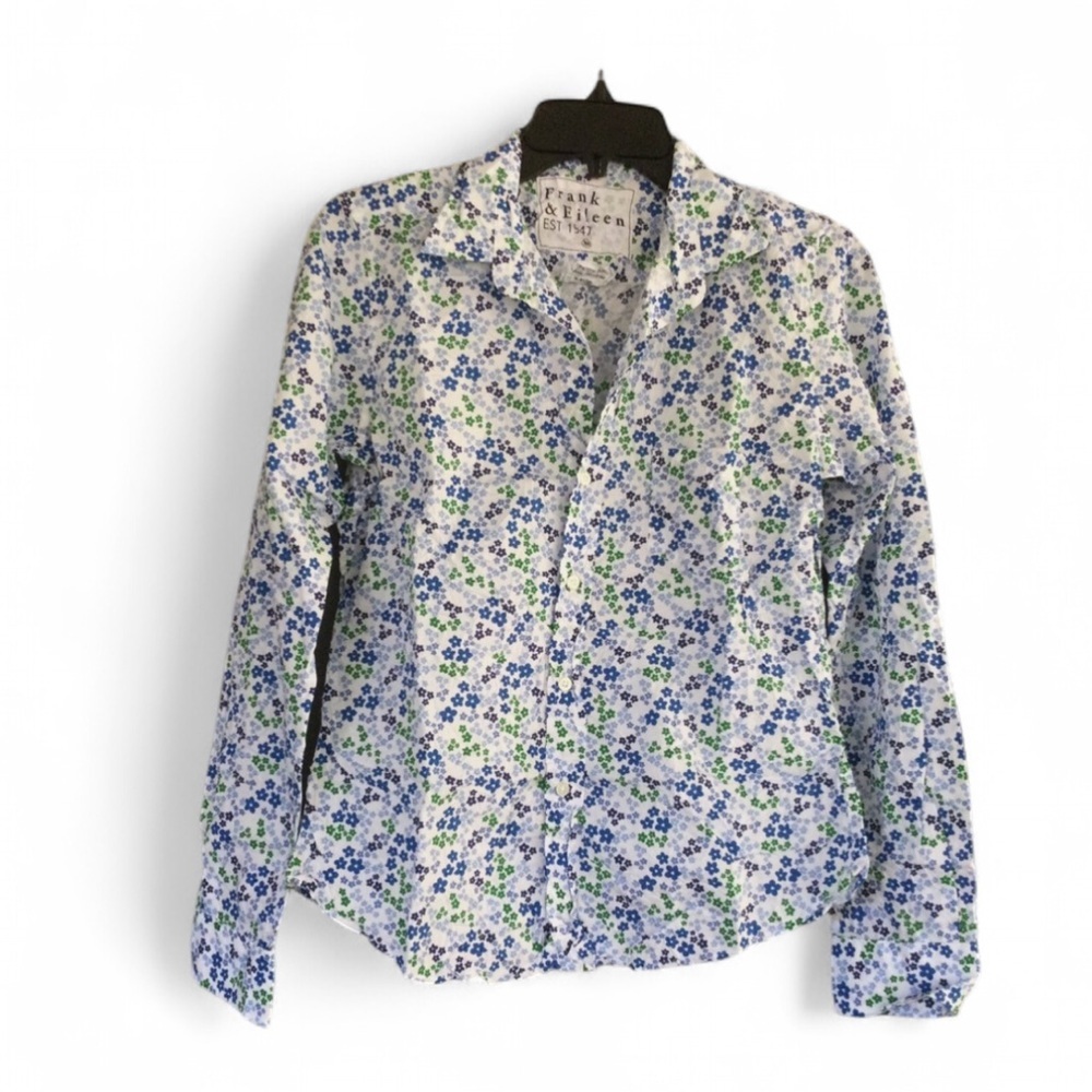 Frank & Eileen Blue and White Berry Crinkle Cotton Floral Button Down Shirt - Picture 5 of 8